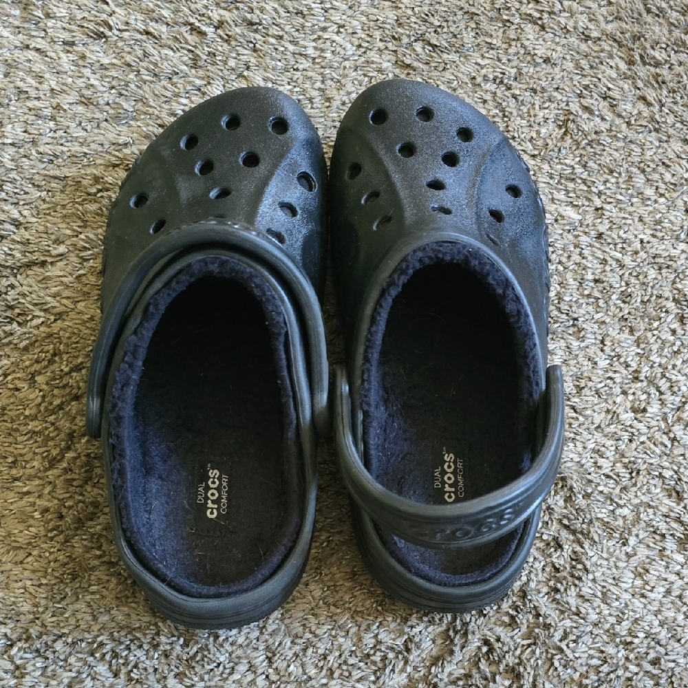 CROCS Black Slippers Comfortable Foam Design